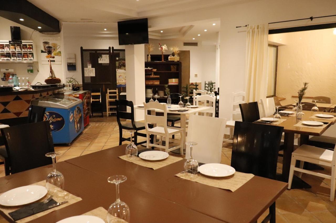 Hostal Restaurante Benalup Golf エクステリア 写真